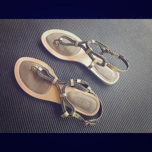 KENNETH COLE Pewter sandals